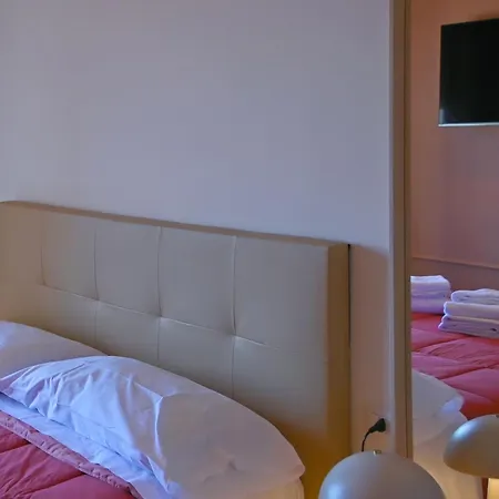 Art Flat Municipio 3* Napels